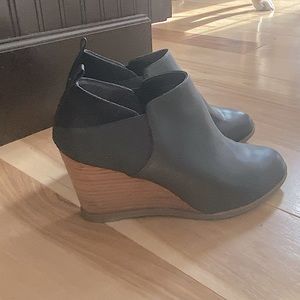 Dr. Scholl’s Harlow wedge bootie. Size 8.5.